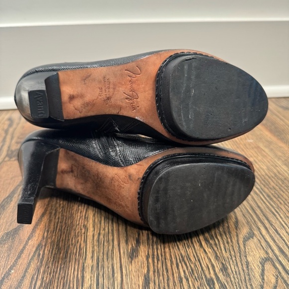 BCBGMaxAzria heeled leather ankle boots size 37.5/7.5 - Picture 7 of 8